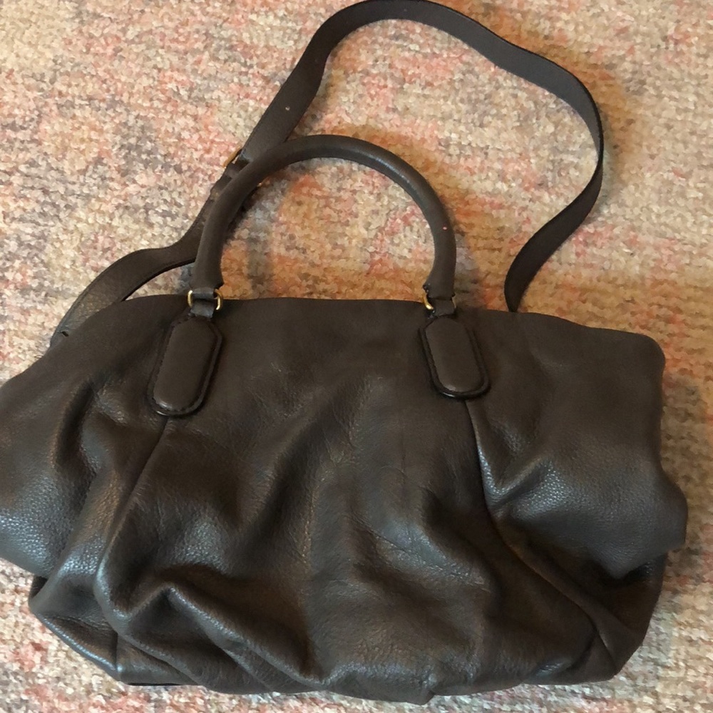 Large Marc Jacob’s purse, charcoal gray, gold hardware- excellent condition. - Picture 5 of 8